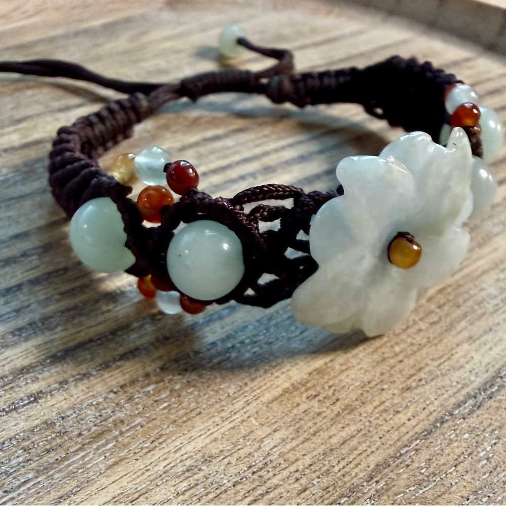 Elegant Floral Beaded Bracelet - Picture 3 of 5